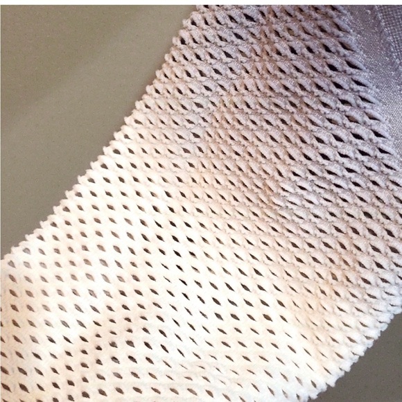 Mono b ombre leggings Size M with laser cuts at calf/ankle. Texture & design - Picture 2 of 3